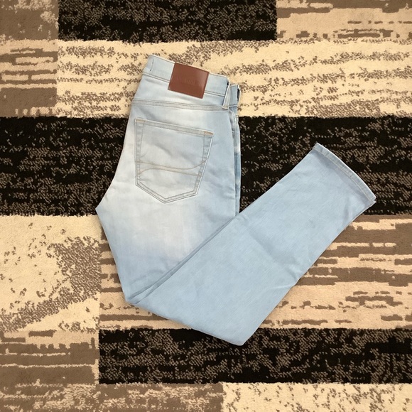 Men’s skinny distressed jeans by Hollister - Picture 2 of 2